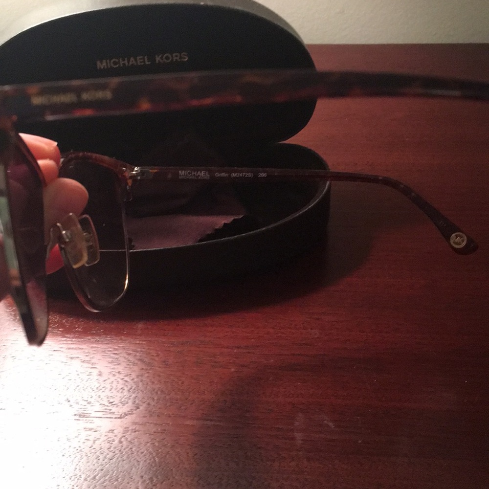 Michael kors sunglasses - Picture 3 of 4